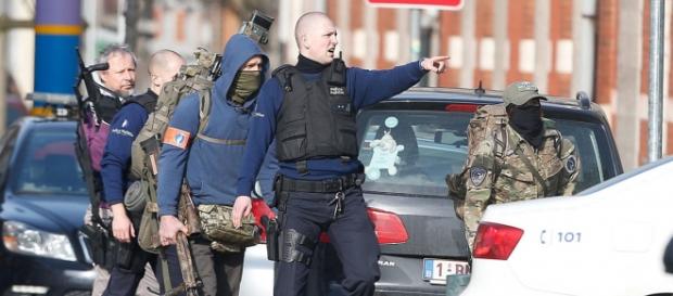 Operação policial em Bruxelas causa 3 feridos. Operação policial em Bruxelas causa 3 feridos.