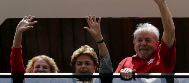 Para oposição, governo Dilma acabou, com Lula Para oposição, governo Dilma acabou, com Lula