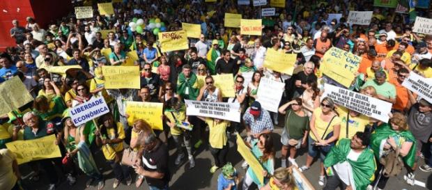 Pessoas agrediram militantes petistas Pessoas agrediram militantes petistas