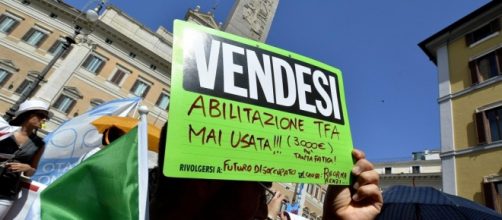 Una manifestazione di protesta degli abilitati TFA