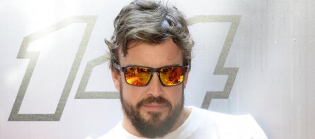 Alonso é bicampeão de Fórmula-1 pelo time Renault Alonso é bicampeão de Fórmula-1 pelo time Renault