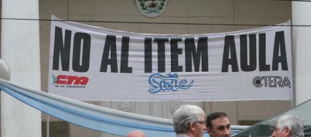 Carpa docente en la legislatura mendocina Carpa docente en la legislatura mendocina