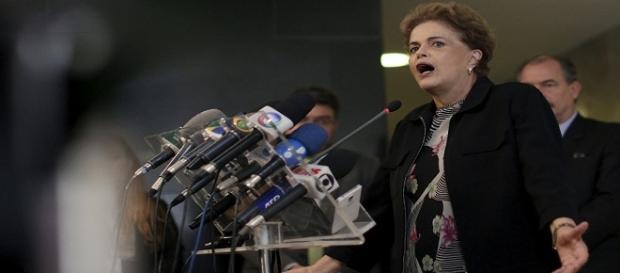 Dilma reage e diz que não renucia Dilma reage e diz que não renucia