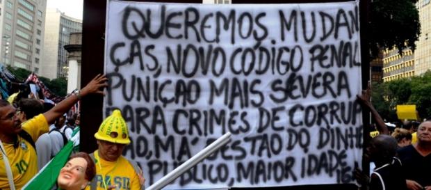 Povo queria mudanças e leva o caos às ruas. Povo queria mudanças e leva o caos às ruas.
