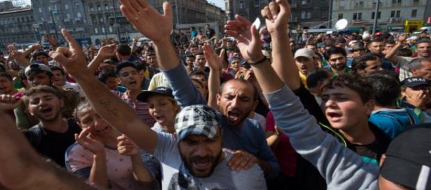 Protestujący imigranci na ulicach Budapesztu Protestujący imigranci na ulicach Budapesztu