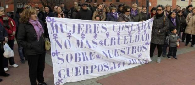 Spaniolii au ieșit în stradă din cauza unei crime Spaniolii au ieșit în stradă din cauza unei crime