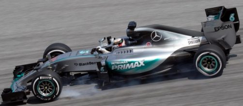 Hamilton già leader con la Mercedes
