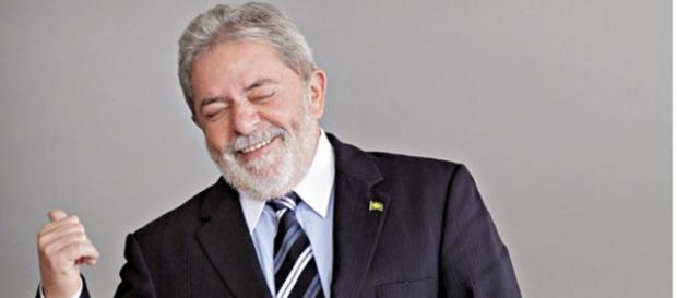 Lula é criticado nas redes sociais Lula é criticado nas redes sociais