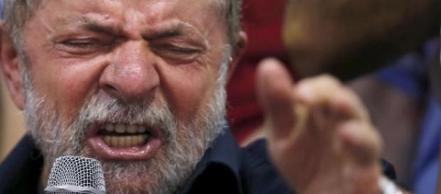 Lula mostrou revolta em sua conversa com Dilma Lula mostrou revolta em sua conversa com Dilma