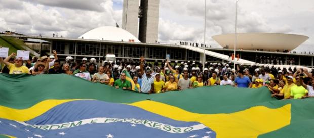 Manifestantes protestando em Brasília Manifestantes protestando em Brasília