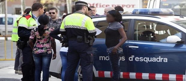 REDADA POLICIAL CONTRA LA PROSTITUCIÓN REDADA POLICIAL CONTRA LA PROSTITUCIÓN