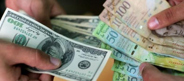 Un 1 dolar equivale a 1000 bolívares fuertes. Un 1 dolar equivale a 1000 bolívares fuertes.