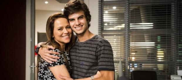 Lili e Fabinho se unem para descobrir verdade Lili e Fabinho se unem para descobrir verdade