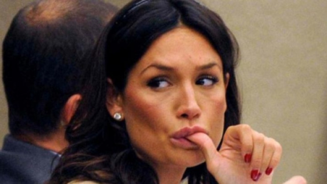 Ruby ter: Berlusconi paga ancora le olgettine. A Nicole Minetti 15 mila euro al mese.