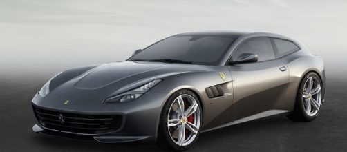 Nuova Ferrari GTC4Lusso, Salone dell'auto