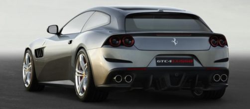 Nuova Ferrari quattro posti GTC4