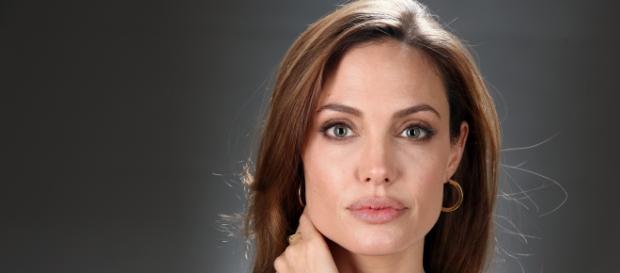 Angelina Jolie y su desnudo (Topless) Angelina Jolie y su desnudo (Topless)