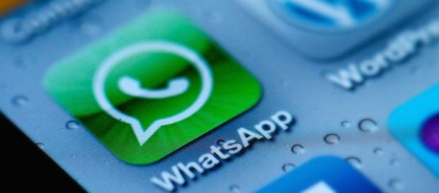La società WhatsApp è proprietà di Facebook La società WhatsApp è proprietà di Facebook