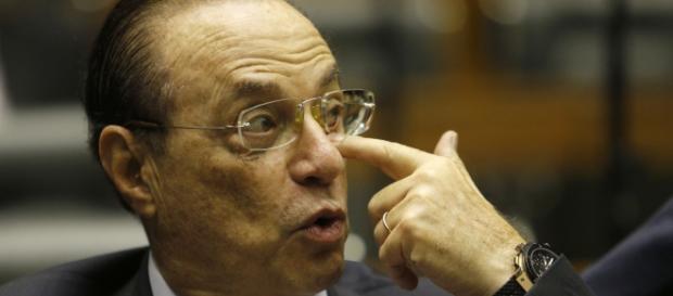 Paulo Maluf também responde na Justiça brasileira Paulo Maluf também responde na Justiça brasileira