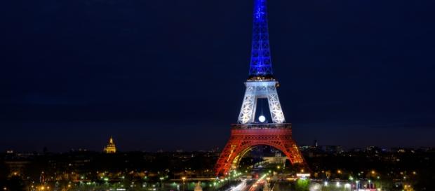Esplosione a parigi, ma non è un attentato Esplosione a parigi, ma non è un attentato