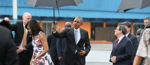 Obama e Michelle all'aeroporto de La Habana