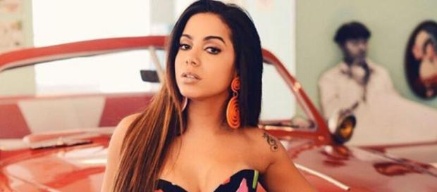 Anitta no clipe de "Deixa ele sofrer" Anitta no clipe de "Deixa ele sofrer"