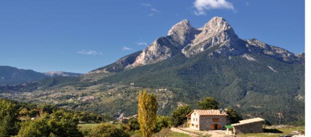 Gósol, ubicado en las faldas del Pedraforca Gósol, ubicado en las faldas del Pedraforca