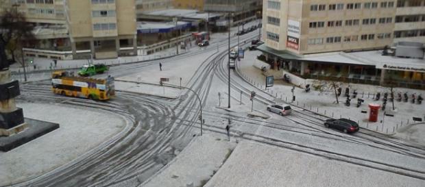 Lisboa encontrava-se coberta de branco por volta das 15h30 da tarde de hoje. Lisboa encontrava-se coberta de branco por volta das 15h30 da tarde de hoje.