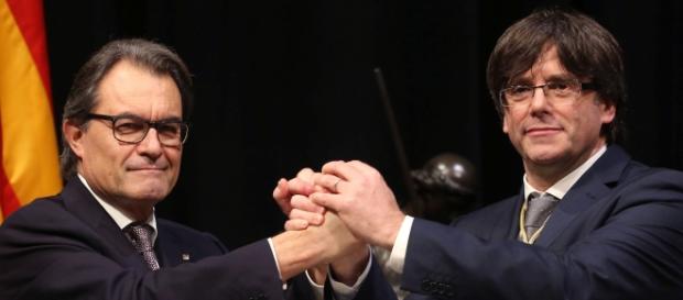 Los presidentes Mas y Puigdemont durante la toma de posesión Los presidentes Mas y Puigdemont durante la toma de posesión