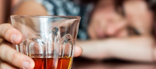 O alcoolismo é uma doença reconhecida pela Organização Mundial da Saúde O alcoolismo é uma doença reconhecida pela Organização Mundial da Saúde