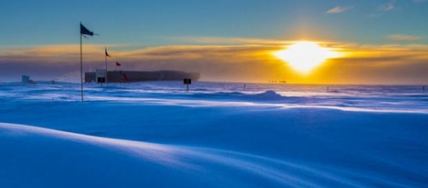 Ultimul apus la statia de cercetare din Antarctica Ultimul apus la statia de cercetare din Antarctica