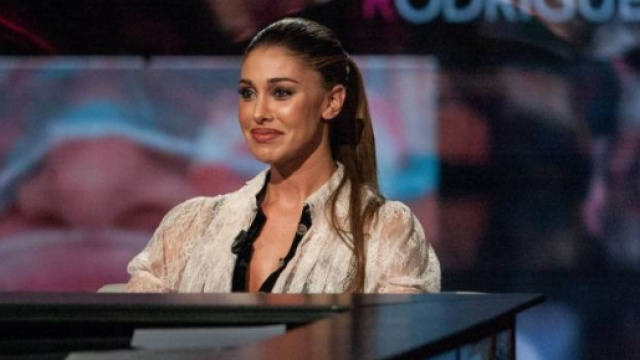 Belen Rodriguez emozionata in tv.