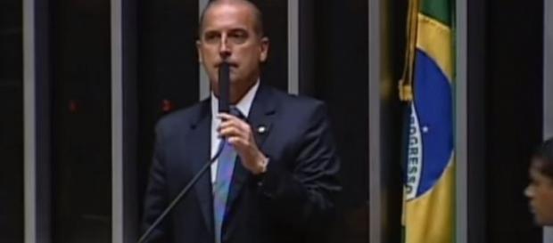 Deputado denunciou a corrupção do partido e chamou o governo de 'quadrilha' Deputado denunciou a corrupção do partido e chamou o governo de 'quadrilha'