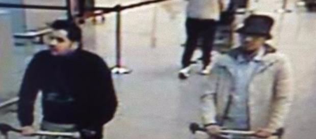 L'uomo col cappello, ricercato dalla polizia belga L'uomo col cappello, ricercato dalla polizia belga