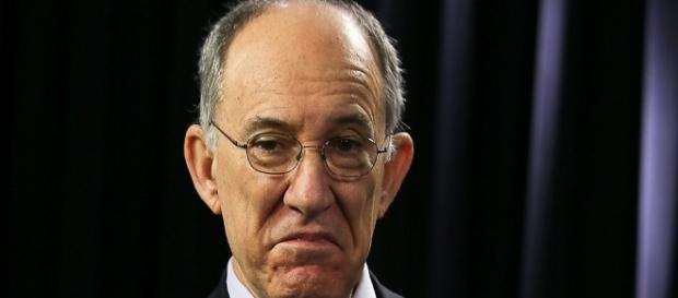 Presidente do PT, Rui Falcão fala em cassação de concessões Presidente do PT, Rui Falcão fala em cassação de concessões