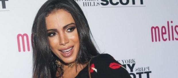 Anitta não gosta de lábios inchados Anitta não gosta de lábios inchados