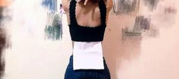 Chica haciendo el famoso Challenge Chica haciendo el famoso Challenge