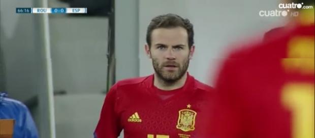Juan Mata a punto de entrar en el campo Juan Mata a punto de entrar en el campo
