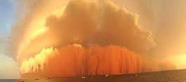 Una tempesta di sabbia travolge la Sicilia Una tempesta di sabbia travolge la Sicilia
