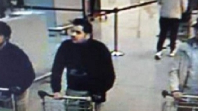 Attentato Bruxelles, con il cappello l'artificiere