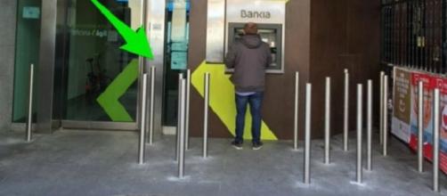 Barrotes en sucursal de Bankia