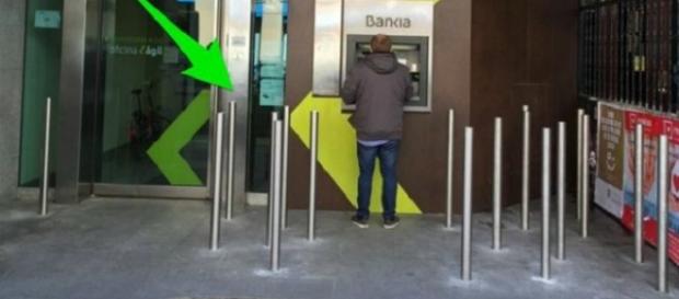 Barrotes en sucursal de Bankia Barrotes en sucursal de Bankia