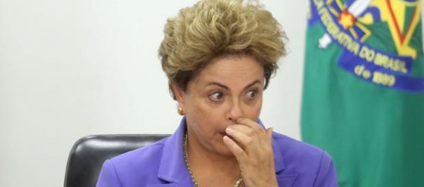 Dilma Rousseff buscando as últimas forças contra o impeachment. Dilma Rousseff buscando as últimas forças contra o impeachment.