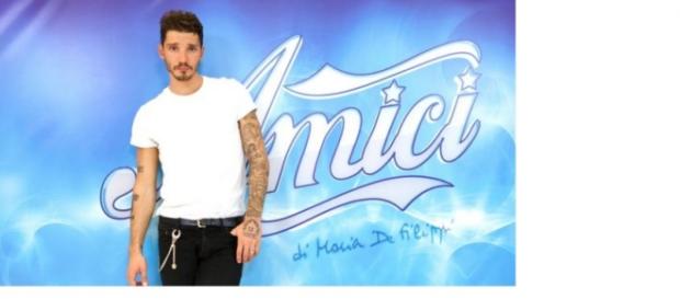 Stefano al gossip: 'Con Belen è finita. Sono single'. Stefano al gossip: 'Con Belen è finita. Sono single'.