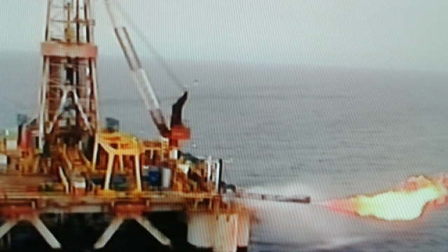 Piattaforma petrolifera sul mare