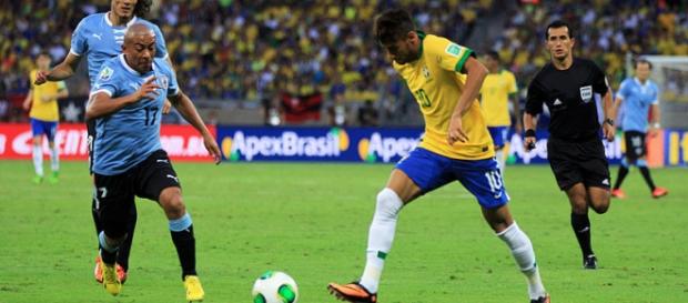 Brasil e Uruguai defrontam-se no Arena Pernambuco Brasil e Uruguai defrontam-se no Arena Pernambuco