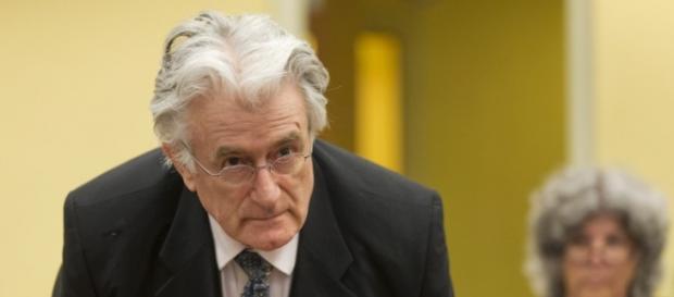 Karadzic enfrenta uma pena de 40 anos por crimes contra a Humanidade. Karadzic enfrenta uma pena de 40 anos por crimes contra a Humanidade.