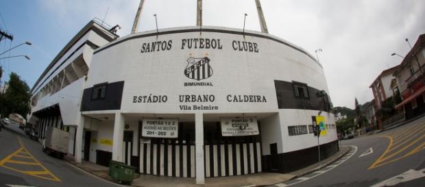 O estádio da Vila Belmiro é o palco do jogo. O estádio da Vila Belmiro é o palco do jogo.