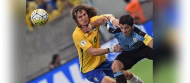 Torcida critica atuação de David Luiz Torcida critica atuação de David Luiz