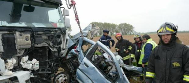 Trei români au pierit în accidente rutiere Trei români au pierit în accidente rutiere